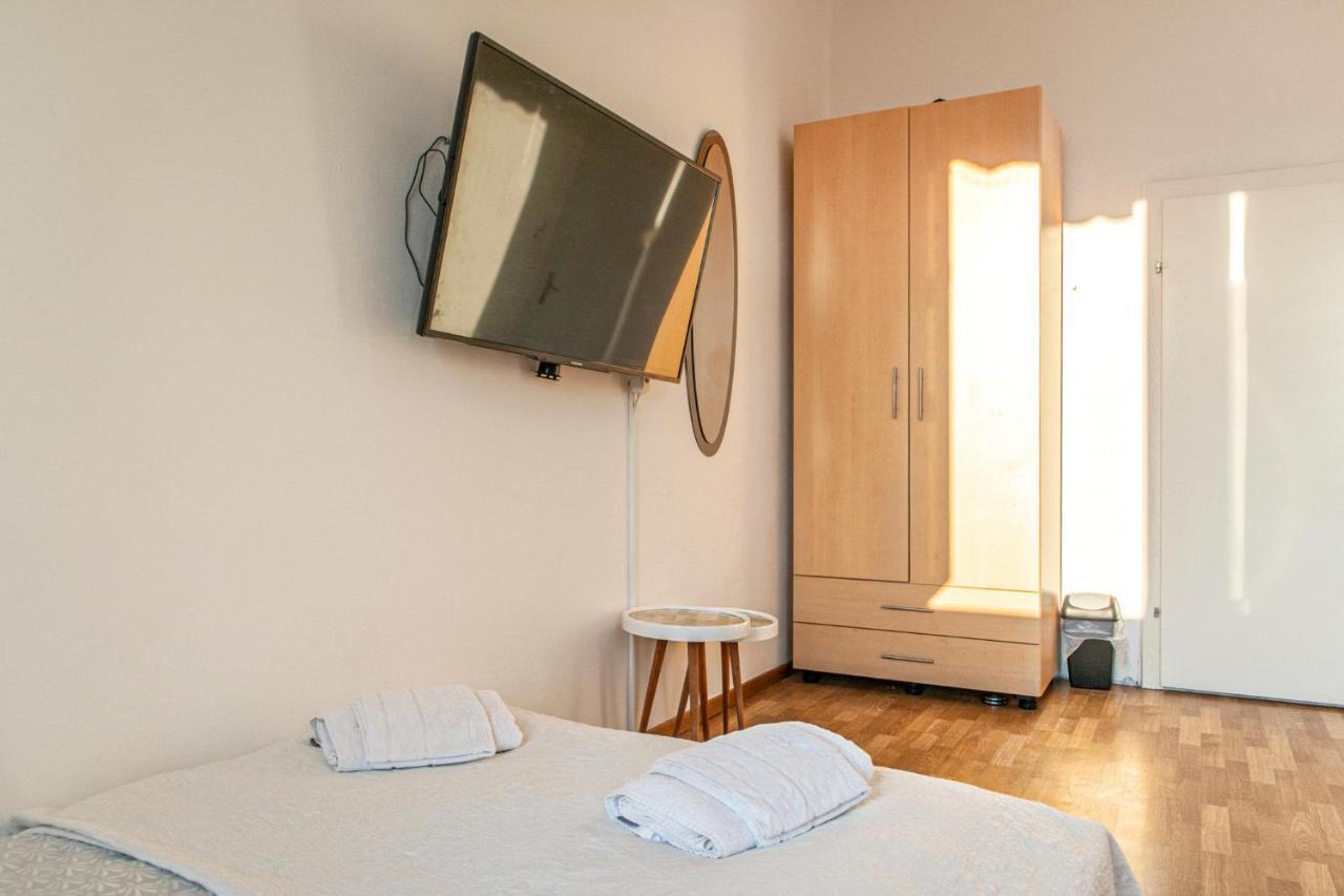 Joyful 2Br Shared Apt Near Millenium Tower & Danube River Виена Екстериор снимка