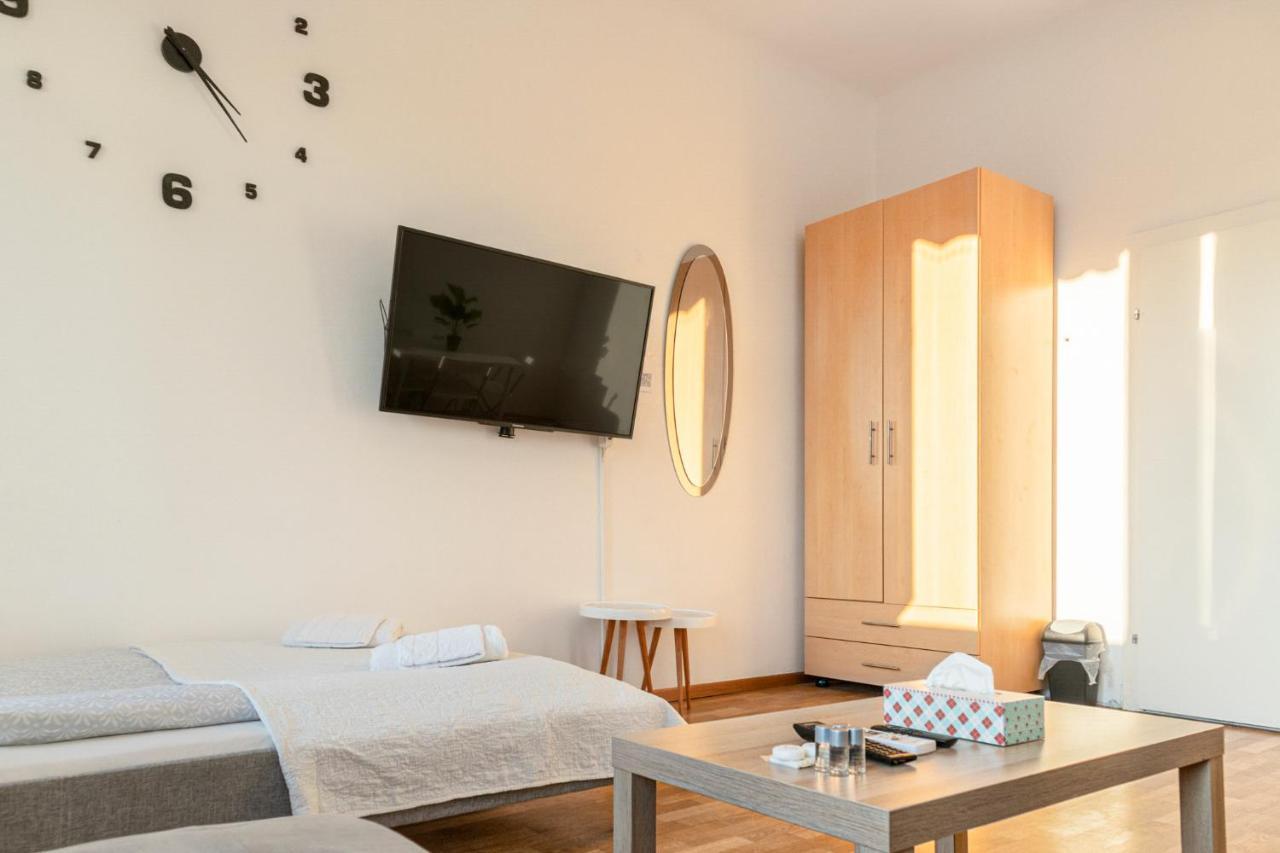 Joyful 2Br Shared Apt Near Millenium Tower & Danube River Виена Екстериор снимка