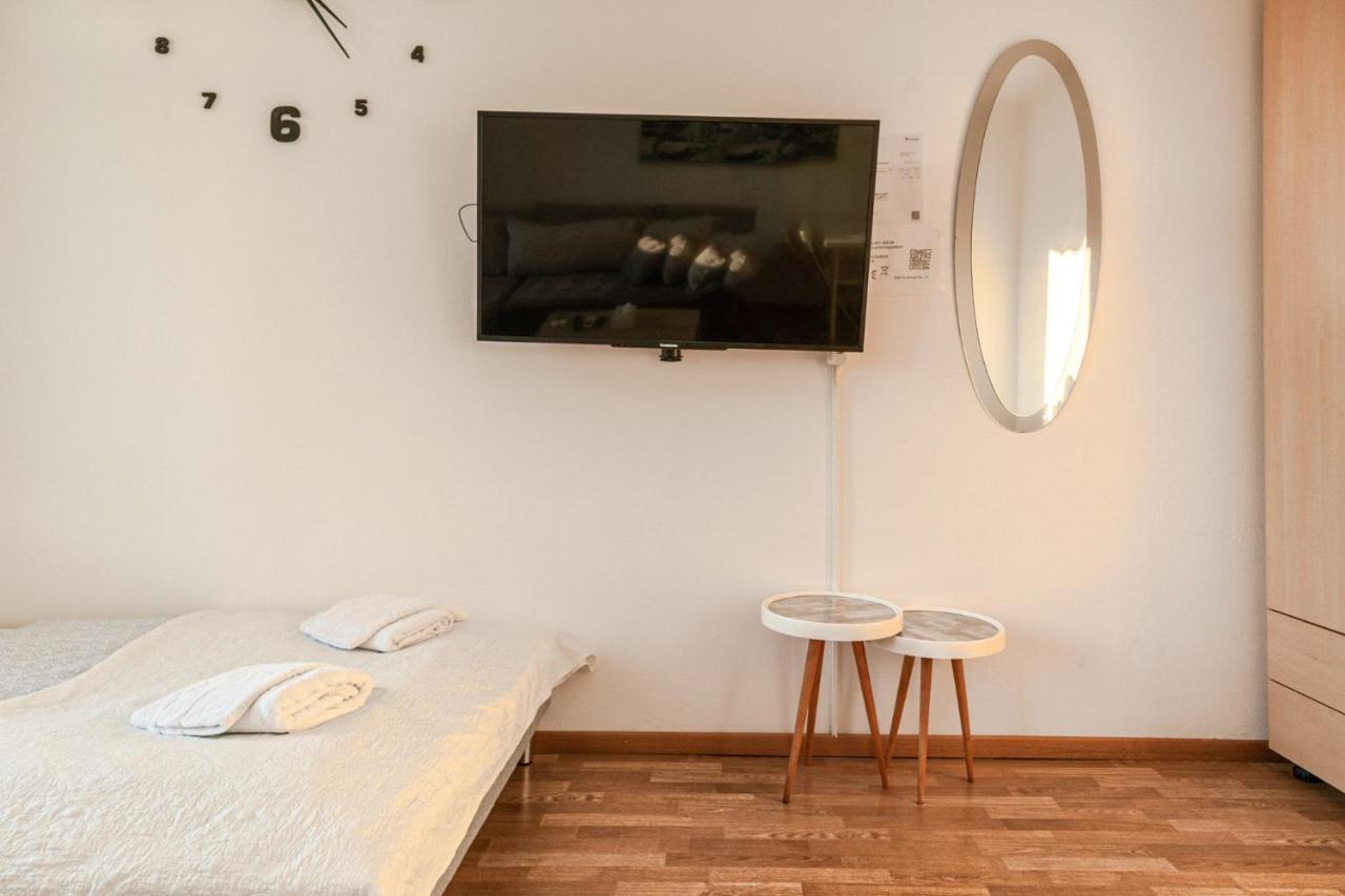 Joyful 2Br Shared Apt Near Millenium Tower & Danube River Виена Екстериор снимка